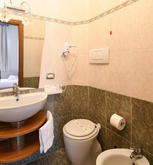 Четырехместный Номер Стандарт, Cavour