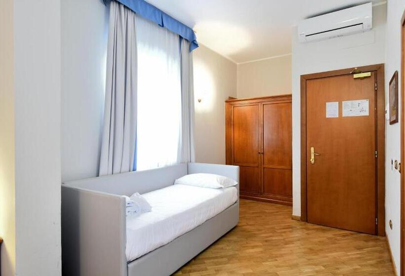 Четырехместный Номер Стандарт, Cavour