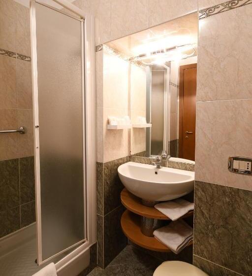 Номер Стандарт Трехместный, Cavour