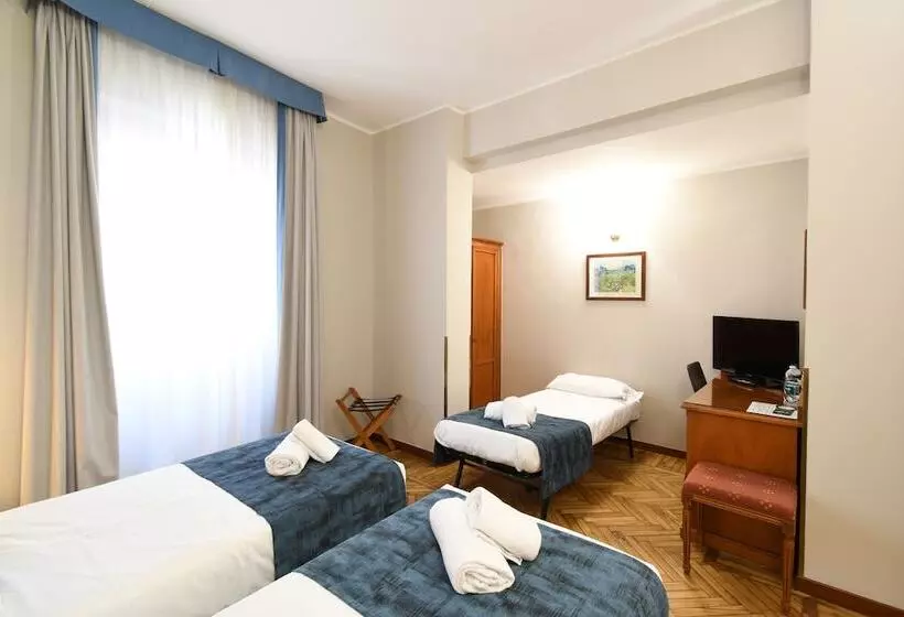 Pokój Standard Trzyosobowy, Cavour