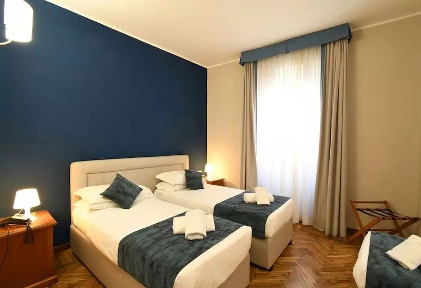 Pokój Standard Trzyosobowy, Cavour