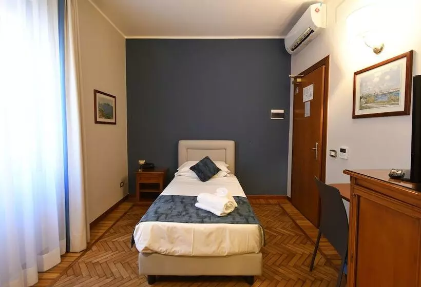 Pokój Standard Jednoosobowy, Cavour