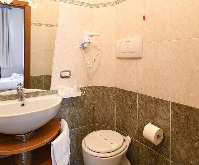 Четырехместный Номер Стандарт, Cavour