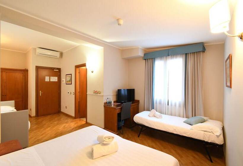 Четырехместный Номер Стандарт, Cavour