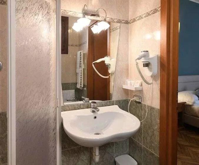Pokój Basic, Cavour