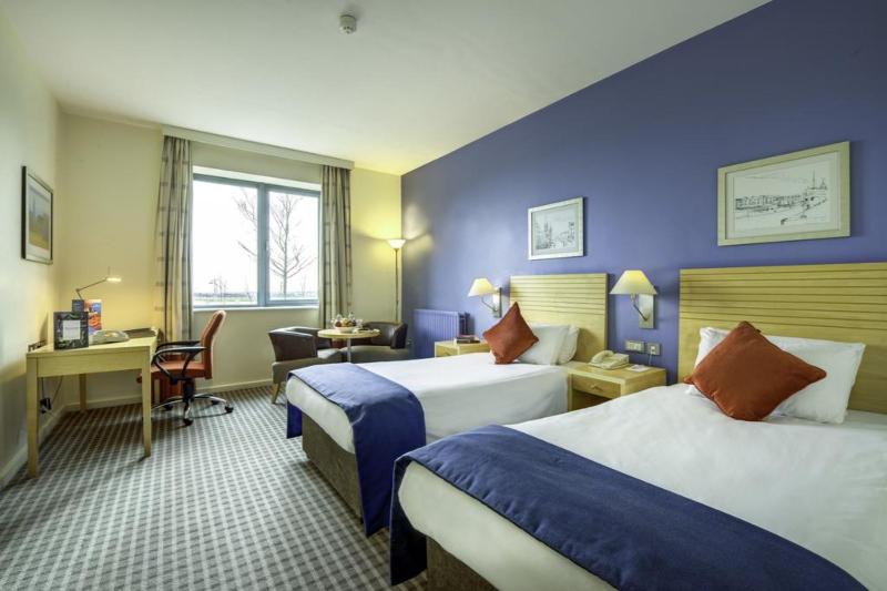 غرفة قياسية, Cork Airport