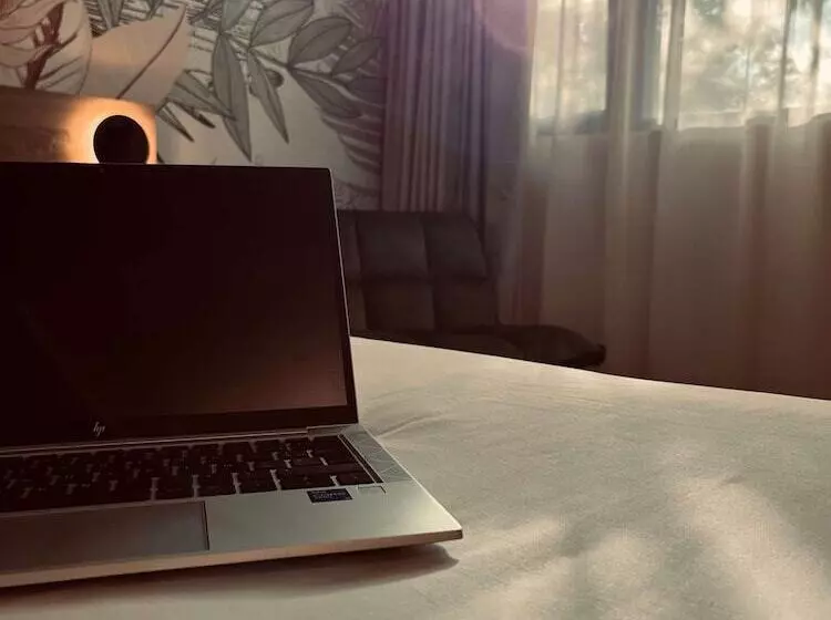 スタンダードルーム, Kyriad Aéroport Marseille