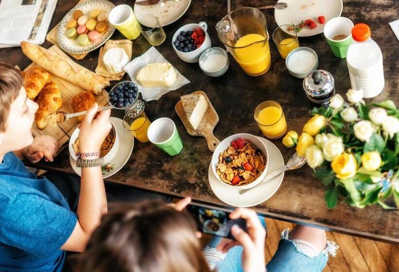 Номер Стандарт, Kyriad Aéroport Marseille