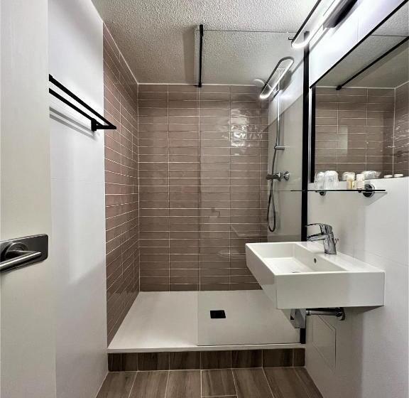 Номер Стандарт, Kyriad Aéroport Marseille