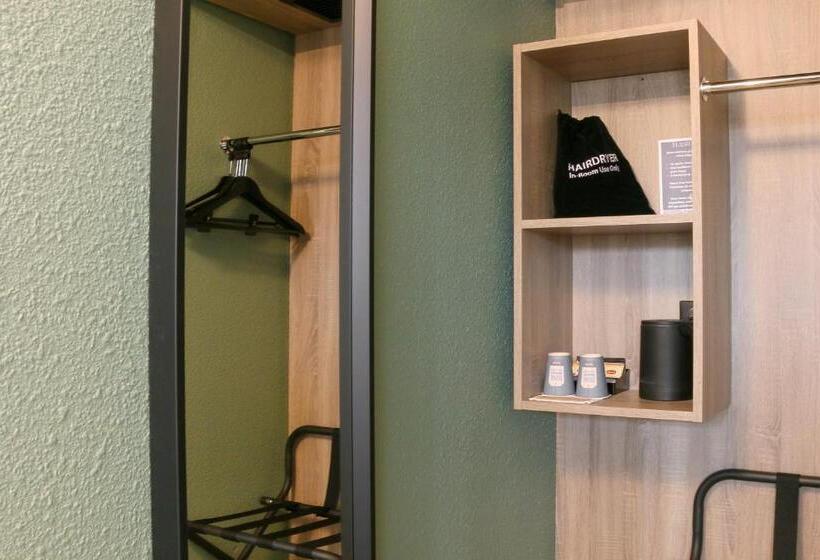 Номер Стандарт, Kyriad Aéroport Marseille