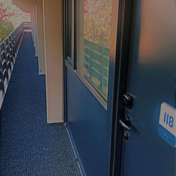 Номер Стандарт, Kyriad Aéroport Marseille