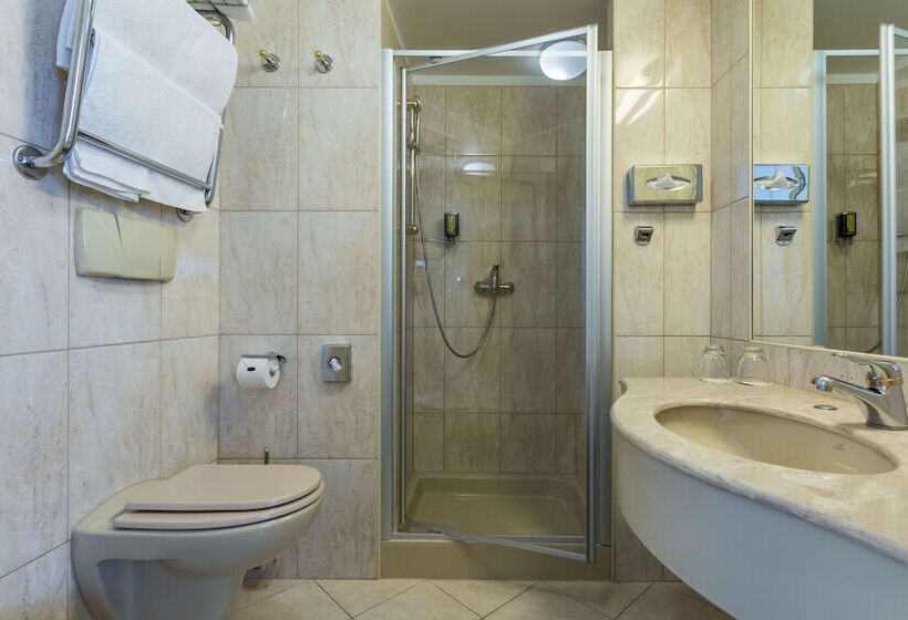 اتاق سوپریور, My City