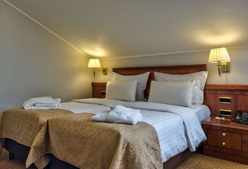 اتاق سوپریور, My City