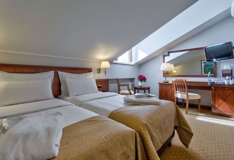 اتاق سوپریور, My City