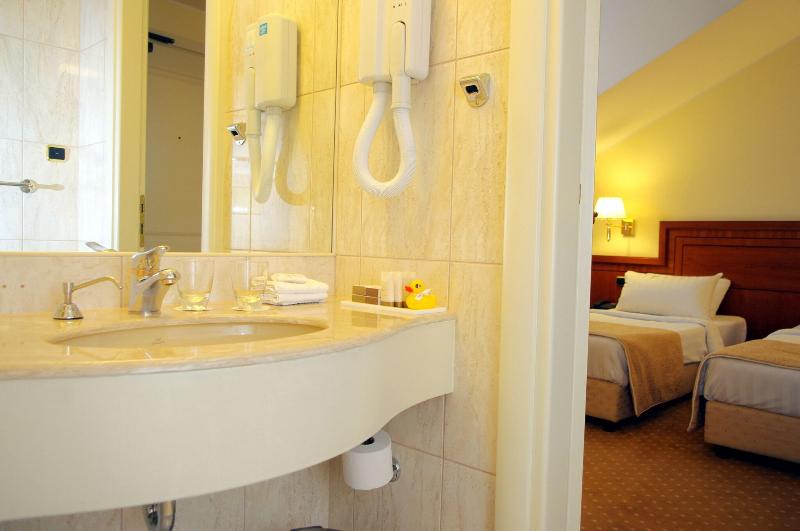 اتاق سوپریور, My City