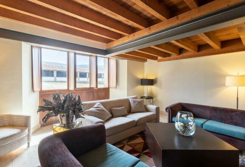 スイート, Izan Puerta de Gredos