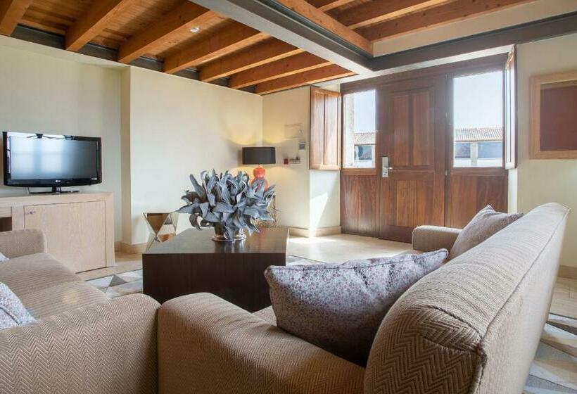 スイート, Izan Puerta de Gredos