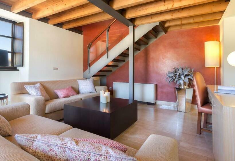 סוויטה, Izan Puerta de Gredos