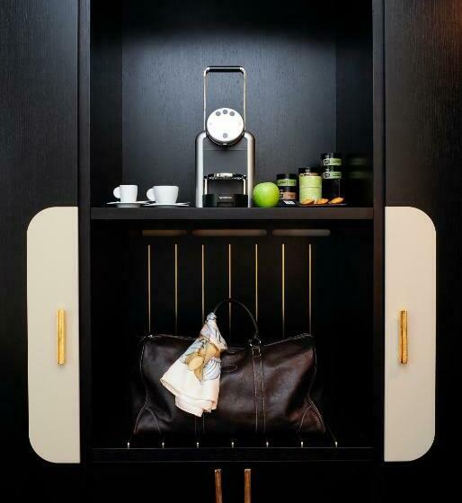 استودیوی استاندارد, Tiffany