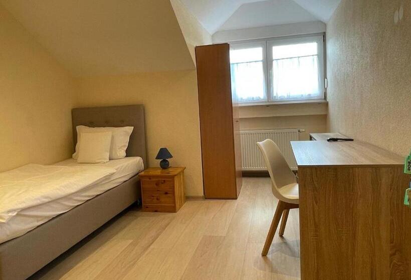 Quarto standart individual, Andrea