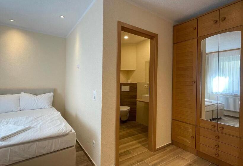 Quarto standart individual, Andrea