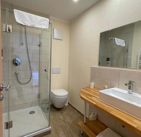 Quarto Triplo Standard com Balcão, Andrea