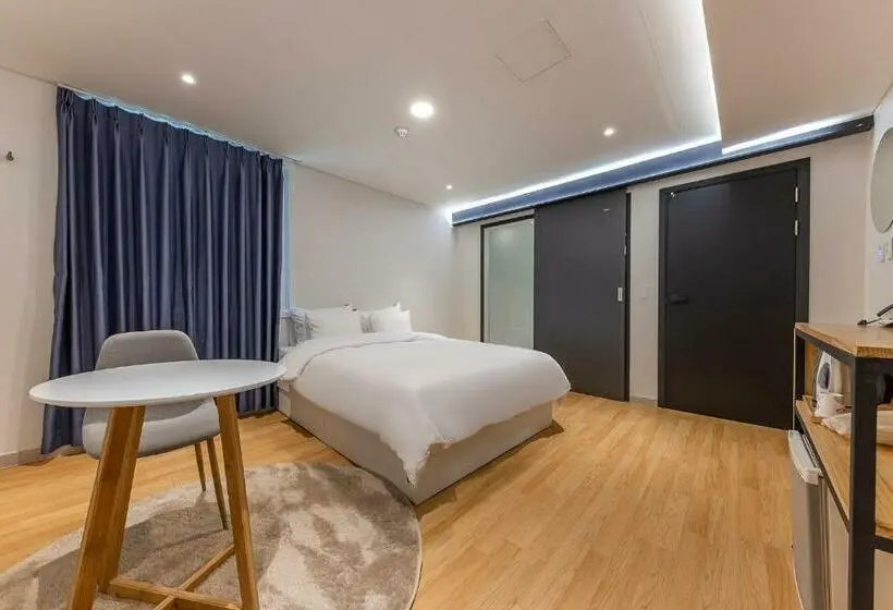 スタンダードルーム, 1962 Business Hotel Chuncheon Branch