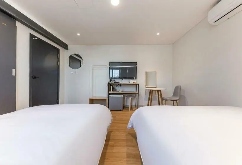 デラックストリプルルーム, 1962 Business Hotel Chuncheon Branch