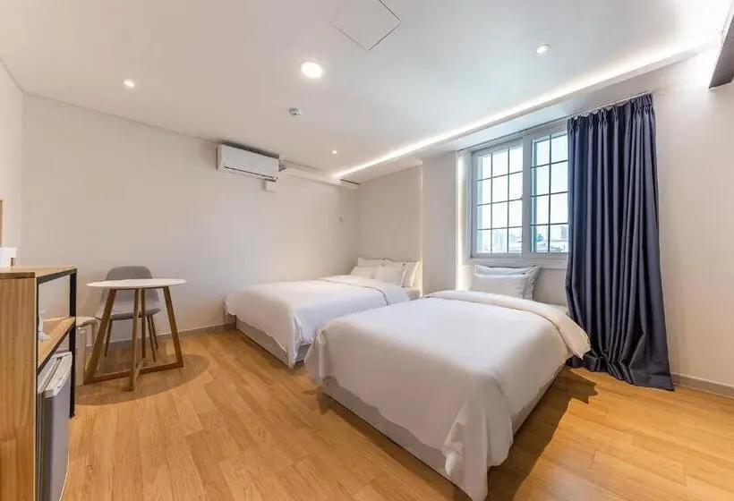 デラックストリプルルーム, 1962 Business Hotel Chuncheon Branch