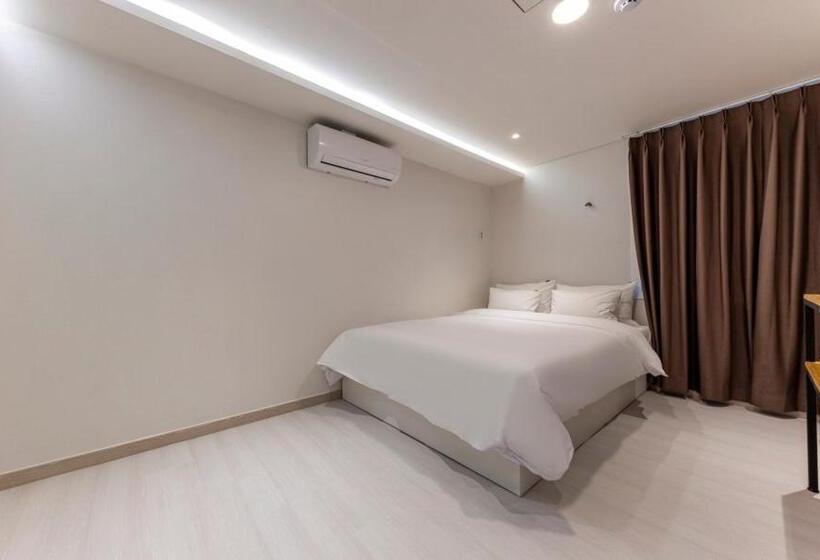 スーペリアールーム, 1962 Business Hotel Chuncheon Branch