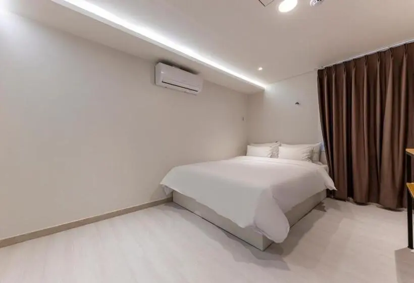 スーペリアールーム, 1962 Business Hotel Chuncheon Branch