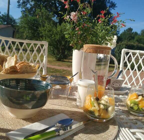 חדר משפחתי, La Résinière De Pirique