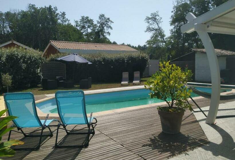 חדר משפחתי, La Résinière De Pirique