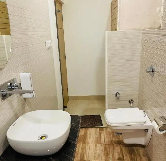 キングサイズベッドのスタンダードルーム, Siddharth Bnb Near Golden Temple