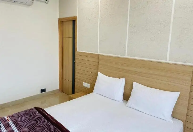 キングサイズベッドのスタンダードルーム, Siddharth Bnb Near Golden Temple