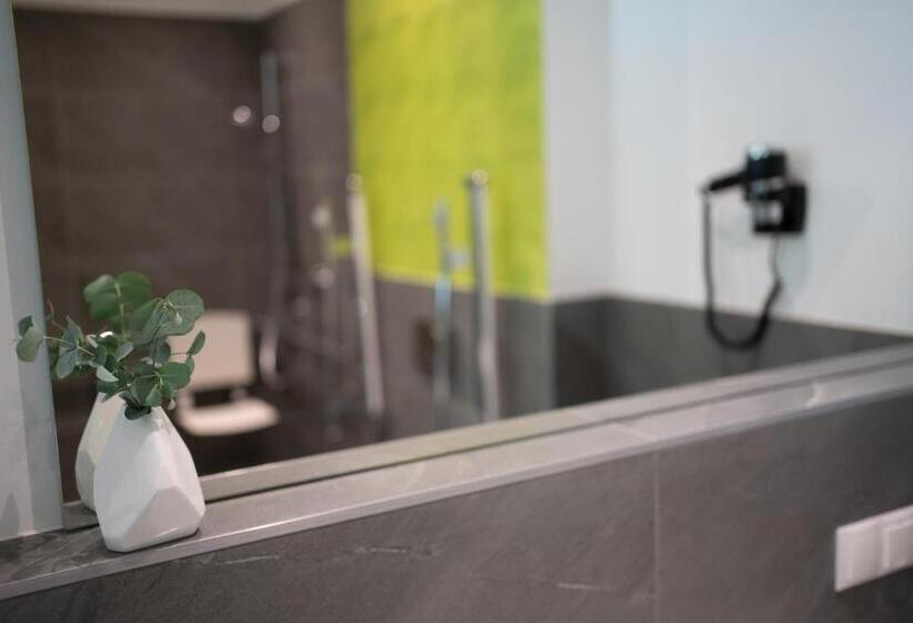 身障者適用スタンダードルーム, Eee Hotel Liezen