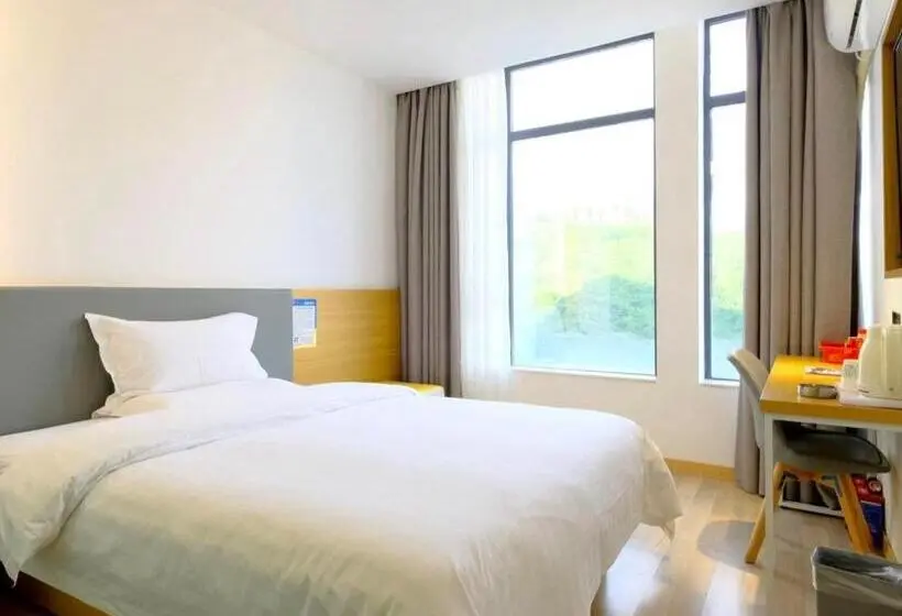 キングサイズベッドのスタンダードルーム, 7 Days Guiyang Qingzhen Vocational Education City Time Guizhou Branch