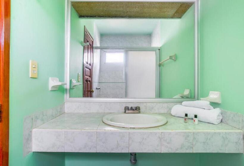 Quarto Triplo Estandar, Madero
