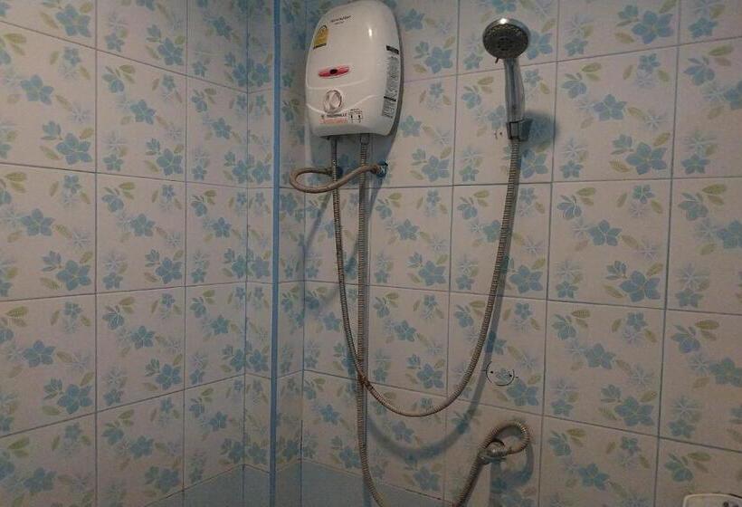 غرفة عائلية, Review Resort