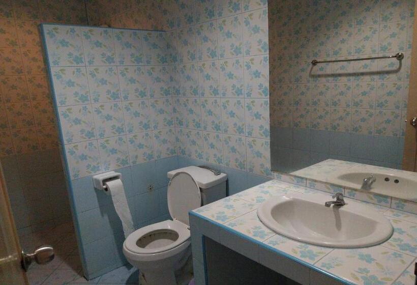 غرفة عائلية, Review Resort