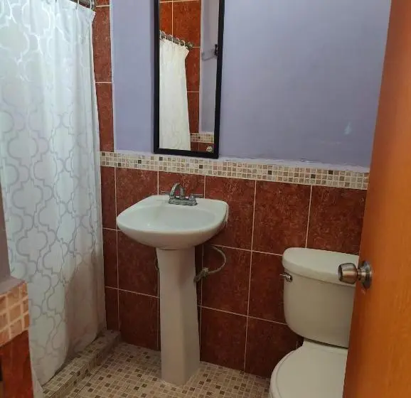 Standard Kolmen Hengen Huone, Posada Santa Elena