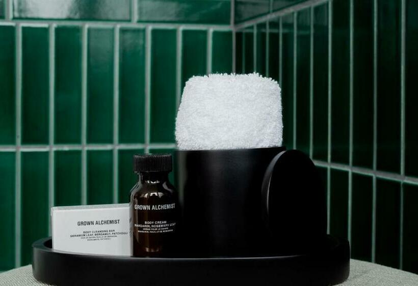 Стандартный Номер Кровать Кинг, Surety