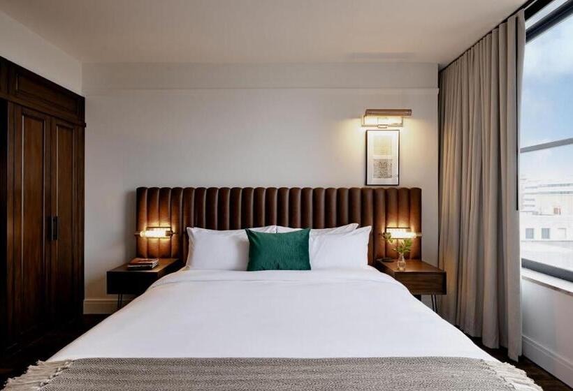 キングサイズベッドのデラックスルーム, Surety