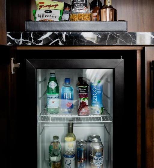 キングサイズベッドのデラックスルーム, Surety