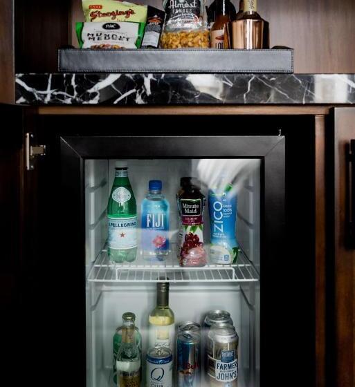 스탠다드 룸 킹사이즈 침대, Surety