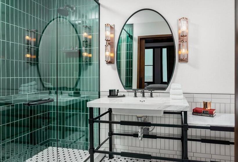 Номер Deluxe, Surety