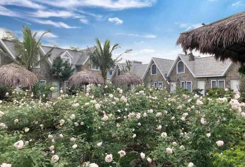 اتاق خانوادگی با چشم‌انداز باغ, Sona Resort