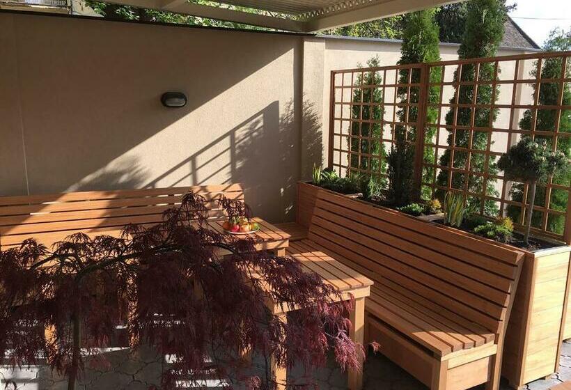 اتاق خانوادگی با چشم‌انداز باغ, B&b Villa Panuka