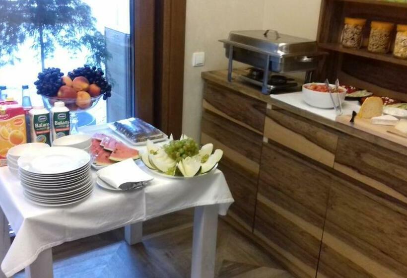 اتاق خانوادگی با چشم‌انداز باغ, B&b Villa Panuka