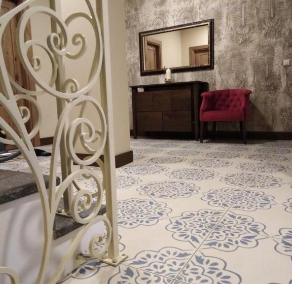اتاق لوکس با بالکن, B&b Villa Panuka